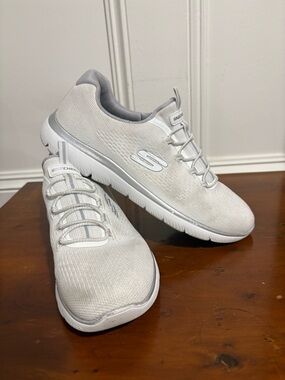 ✨ SKECHERS SUMMITS SLIP-ON SNEAKERS – CLEAN WHITE ✨